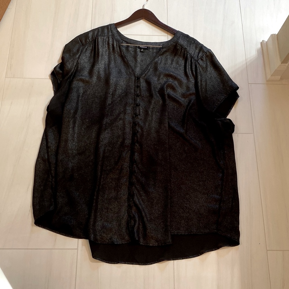 Torrid shimmering black top size 5
